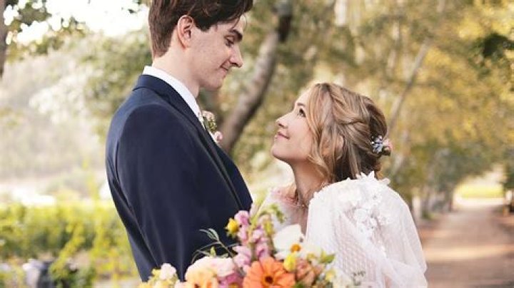 Is Mia Maples Still Married?